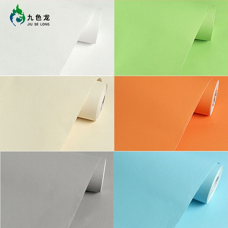 Savęs klijuojami PVC sienų tapetai – atsparūs vandeniui ir dėmėms, stiprūs klijai; sudėtis: PVC + atskleidimo popierius + klijai; paprastas modernus stilius