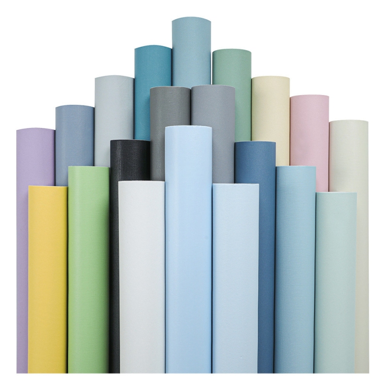 Savęs klijuojami PVC sienų tapetai – atsparūs vandeniui ir dėmėms, stiprūs klijai; sudėtis: PVC + atskleidimo popierius + klijai; paprastas modernus stilius