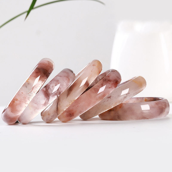 Rokassprādze no dabiskā nefrita ar ģeometrisku formu, slīpēta un pulēta virsma, iespēja pielāgot