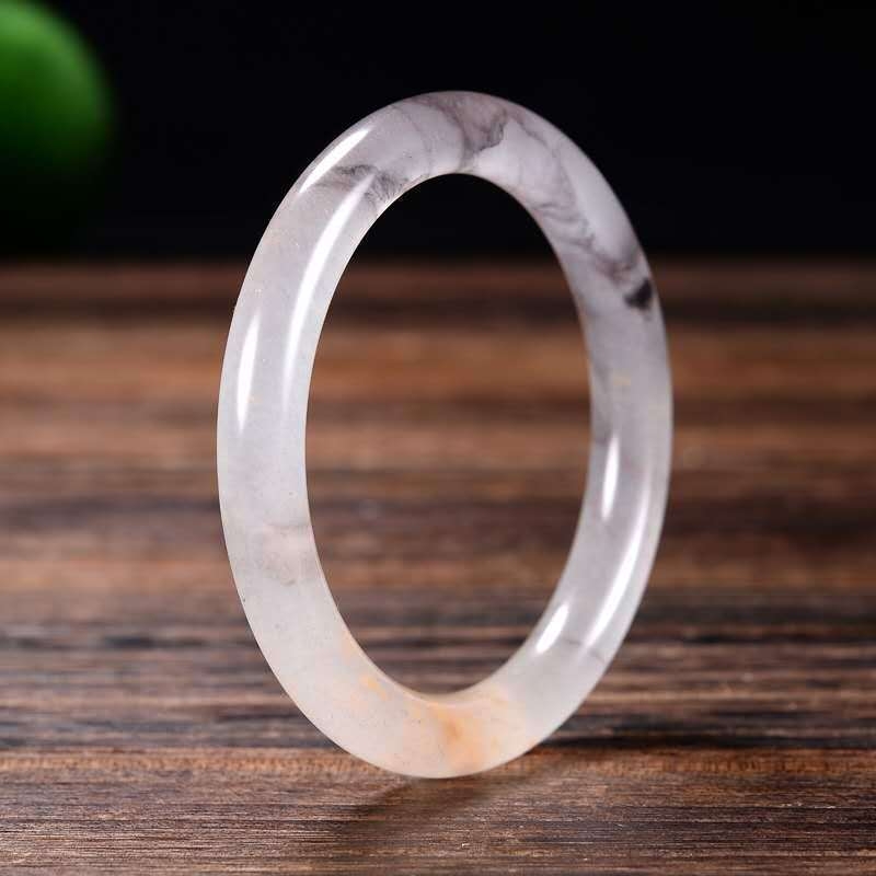 Rokassprādze no dabiskā nefrita ar ģeometrisku formu, slīpēta un pulēta virsma, iespēja pielāgot