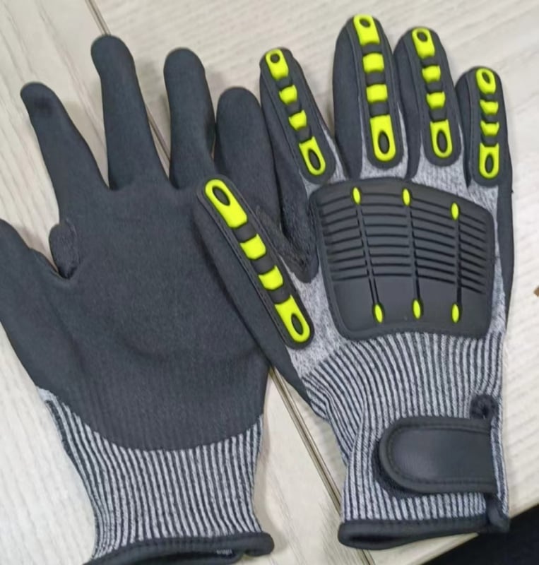 Mehaanilised kaitsekindad – lõikekindlad, kulumiskindlad, löögikindlad ja kokkupõrke vastased, mehhaanilisele töötlemisele; kaal 210 g