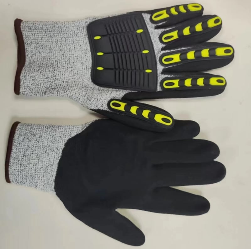 Mehaanilised kaitsekindad – lõikekindlad, kulumiskindlad, löögikindlad ja kokkupõrke vastased, mehhaanilisele töötlemisele; kaal 210 g