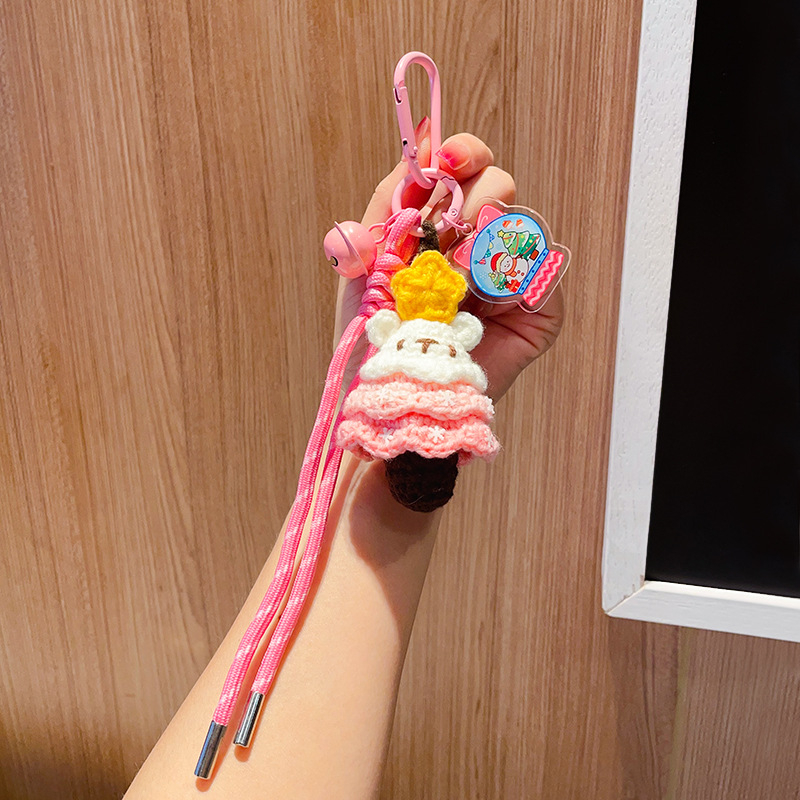 Villane heegeldatud jõulukuuse võtmehoidja – pehme karikatuurstiilis aksessuaar jõuludeks