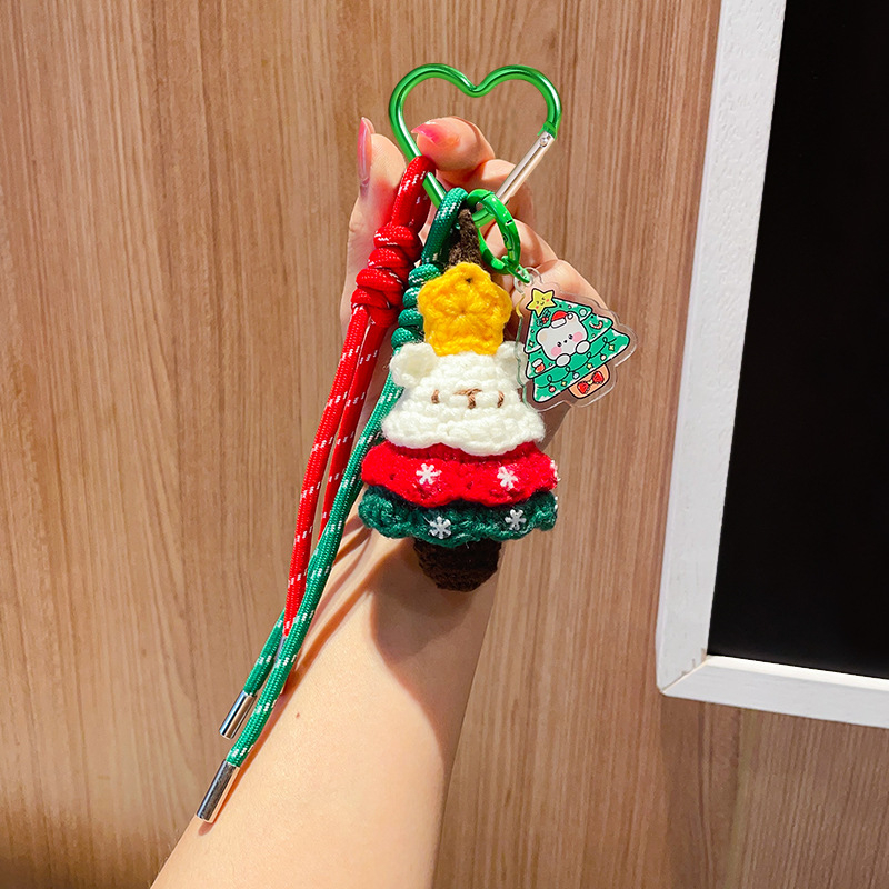 Villane heegeldatud jõulukuuse võtmehoidja – pehme karikatuurstiilis aksessuaar jõuludeks