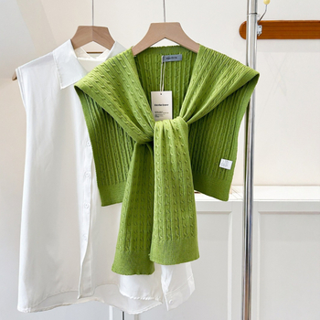 Kötött sál, monokróm minta, 45 cm szélesség, melegen tart