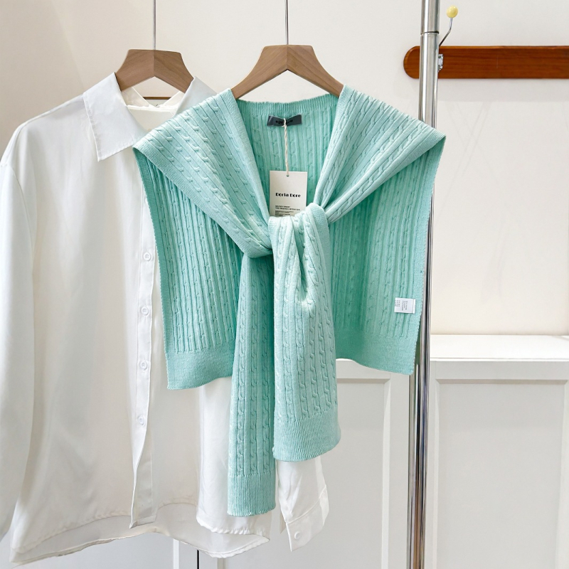 Kötött sál, monokróm minta, 45 cm szélesség, melegen tart