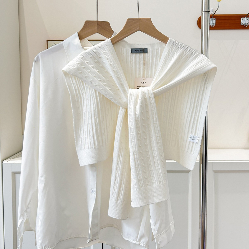 Kötött sál, monokróm minta, 45 cm szélesség, melegen tart