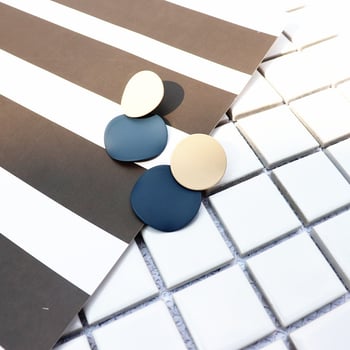 Korėjietiško stiliaus retro stiliaus auskarai, matinio geometrinio rašto, mieli, lopiniai, spalvą blokuojantys, elegantiški, paprasti, užsukami auskarai