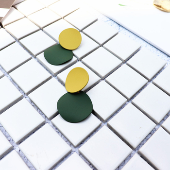 Korėjietiško stiliaus retro stiliaus auskarai, matinio geometrinio rašto, mieli, lopiniai, spalvą blokuojantys, elegantiški, paprasti, užsukami auskarai