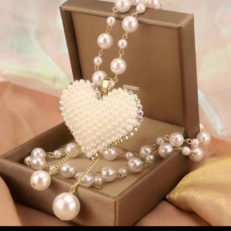 Ilga megztinio grandinėlė su perlų karoliukais, karolių grandinė, ilgis 51–80 cm, pakabukas iš lydinio