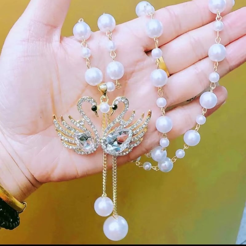 Ilga megztinio grandinėlė su perlų karoliukais, karolių grandinė, ilgis 51–80 cm, pakabukas iš lydinio