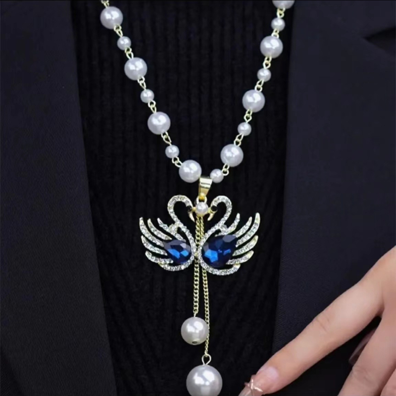 Ilga megztinio grandinėlė su perlų karoliukais, karolių grandinė, ilgis 51–80 cm, pakabukas iš lydinio