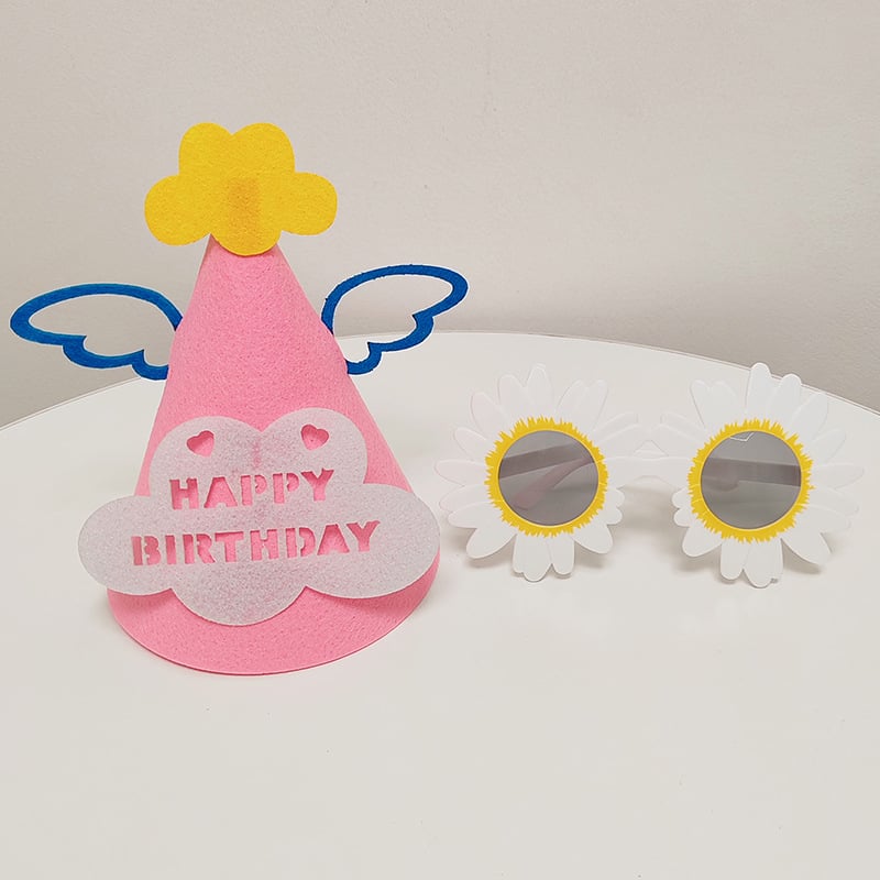 Vaikų gimtadienio skrybėlė iš filco – šventinis stilius, rekvizitai vietos dekoracijai