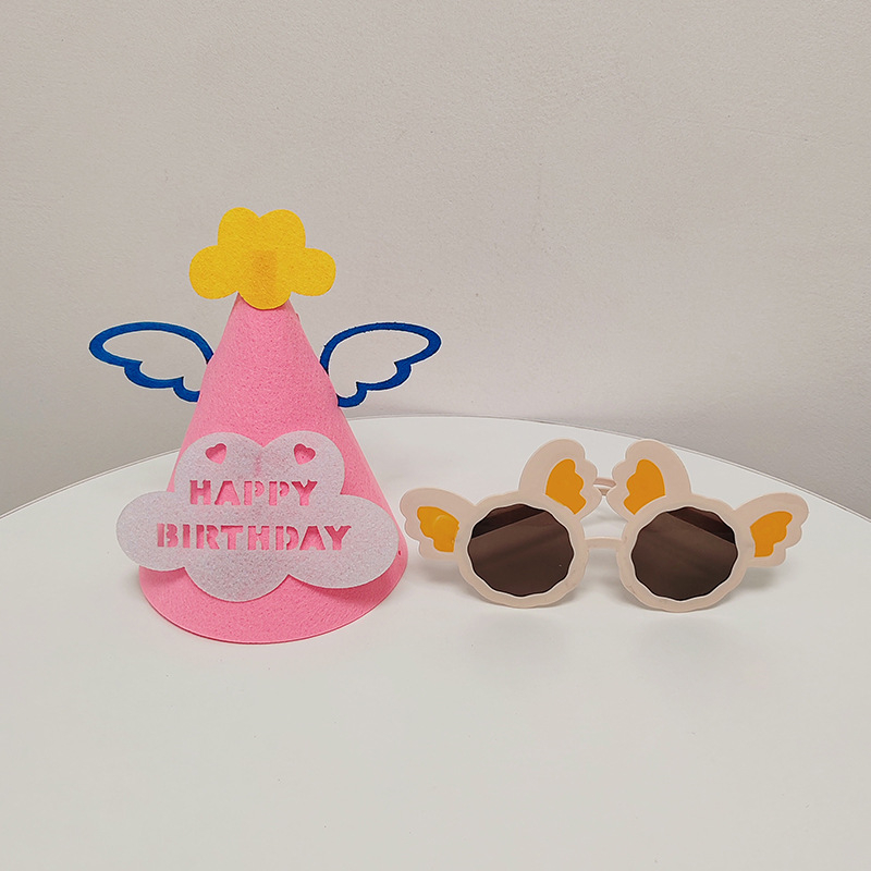 Vaikų gimtadienio skrybėlė iš filco – šventinis stilius, rekvizitai vietos dekoracijai