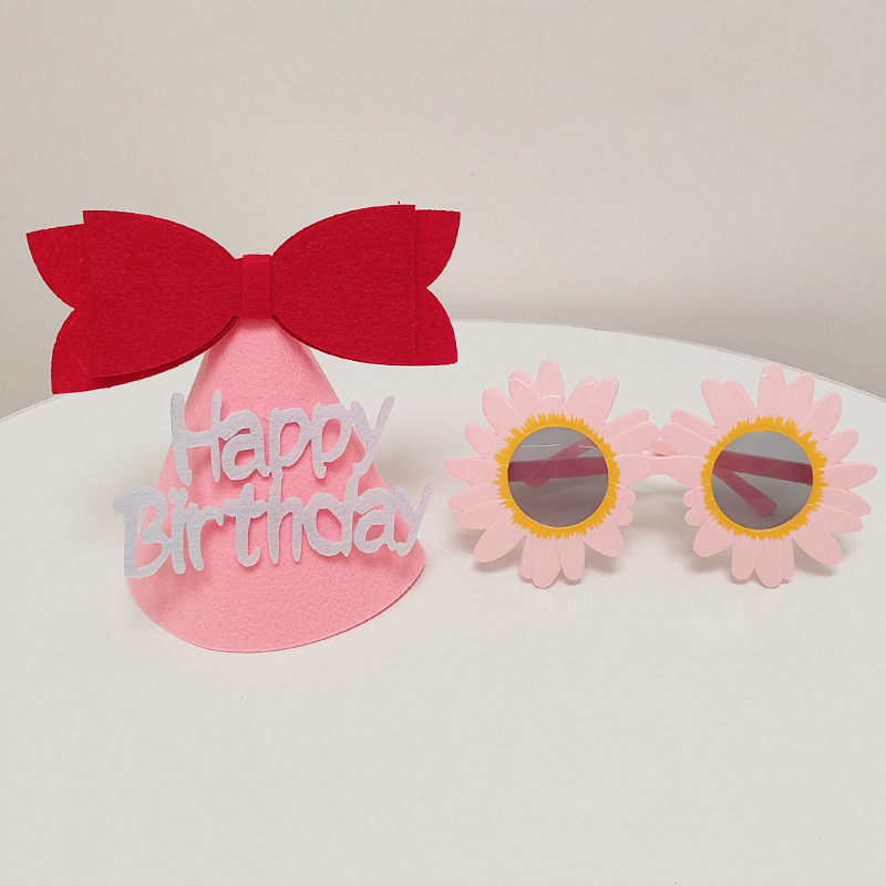 Vaikų gimtadienio skrybėlė iš filco – šventinis stilius, rekvizitai vietos dekoracijai