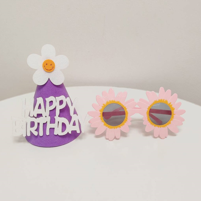 Vaikų gimtadienio skrybėlė iš filco – šventinis stilius, rekvizitai vietos dekoracijai