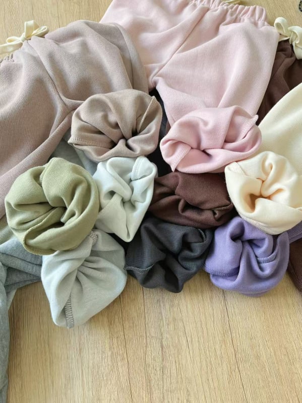 Vaikų medvilninės ilgos kelnės su švelniu plovimu – unisex, švelni apdaila, vidutinio pločio juosta su elastiku, 85% medvilnė