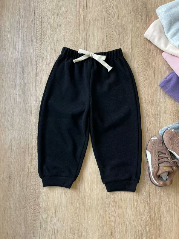 Vaikų medvilninės ilgos kelnės su švelniu plovimu – unisex, švelni apdaila, vidutinio pločio juosta su elastiku, 85% medvilnė