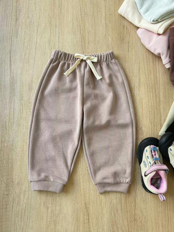 Vaikų medvilninės ilgos kelnės su švelniu plovimu – unisex, švelni apdaila, vidutinio pločio juosta su elastiku, 85% medvilnė