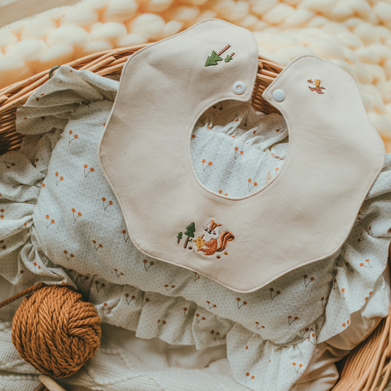 Baby bib s 360° rotacijom, vodootporan materijal od pamuka preko 95%, crtani uzorak, za dob 0–3 godine