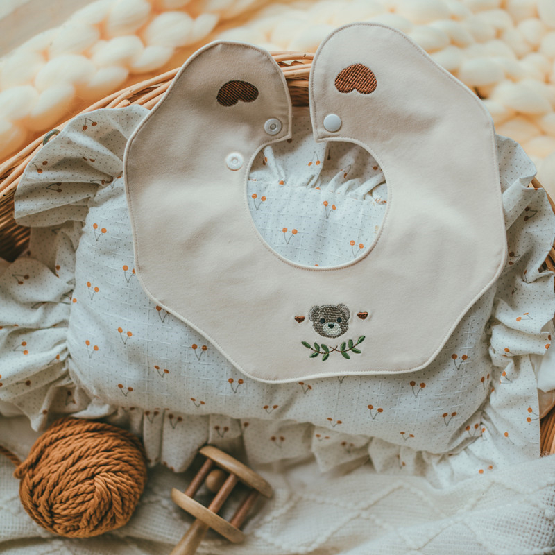 Baby bib s 360° rotacijom, vodootporan materijal od pamuka preko 95%, crtani uzorak, za dob 0–3 godine