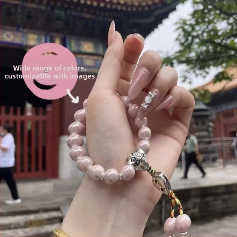 Rokassprādze palātas stilā ar keramikas pērļām un teksta burtiem, rokām austā