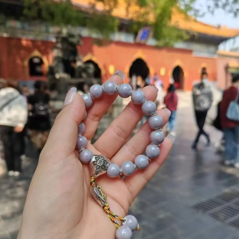 Rokassprādze palātas stilā ar keramikas pērļām un teksta burtiem, rokām austā