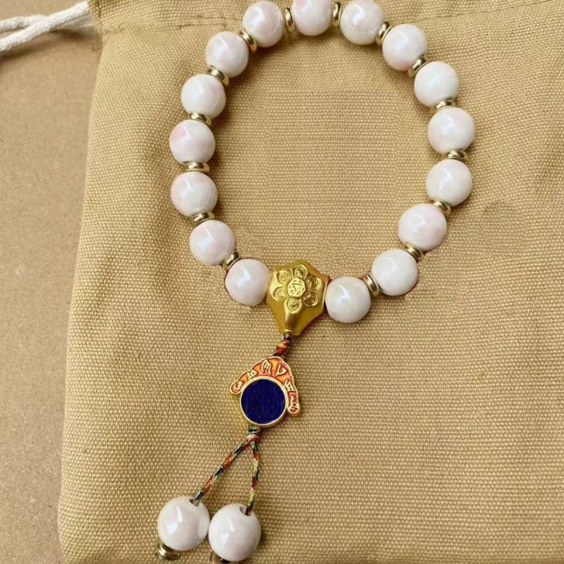 Rokassprādze palātas stilā ar keramikas pērļām un teksta burtiem, rokām austā