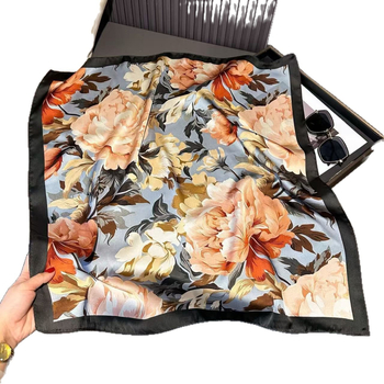 Poliészter szatén felületű négyzet alakú sál, virágminta, őszi szezon