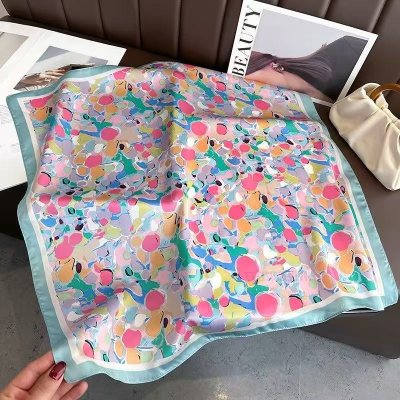 Poliészter szatén felületű négyzet alakú sál, virágminta, őszi szezon