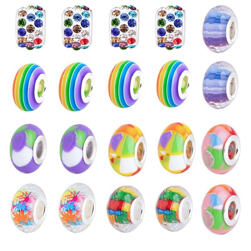 DIY gyerekeknek karkötőgyöngy készlet, elektroplattolt felületű vegyes anyagú gyöngyökkel és rajzfilmfigurás charmokkal