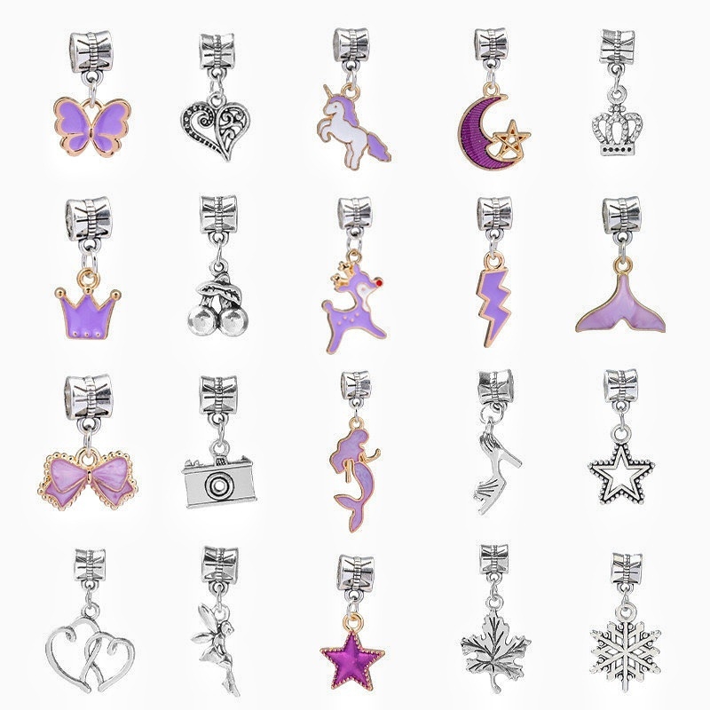 DIY gyerekeknek karkötőgyöngy készlet, elektroplattolt felületű vegyes anyagú gyöngyökkel és rajzfilmfigurás charmokkal