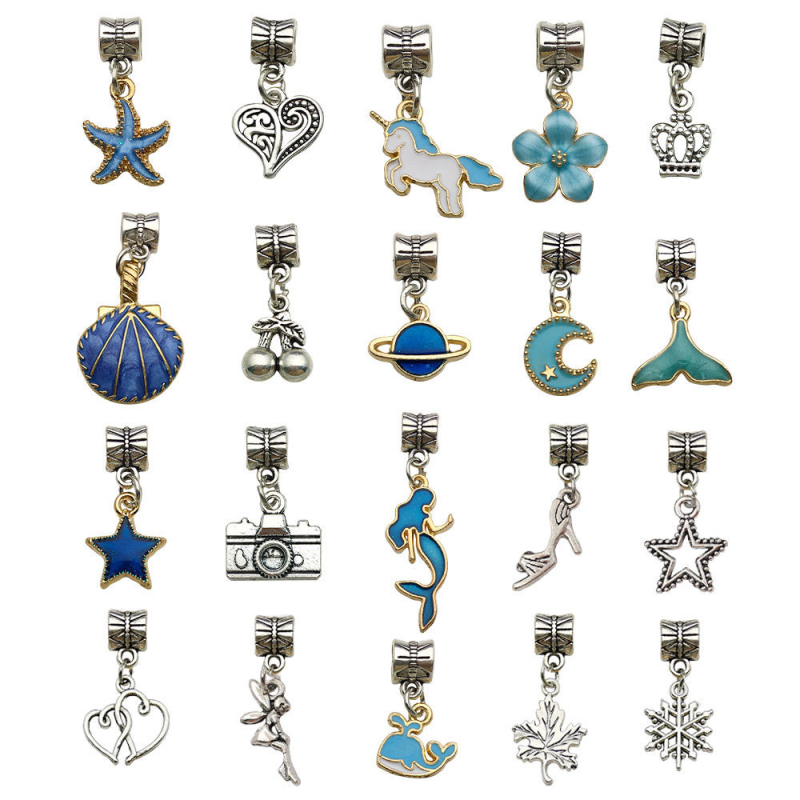 DIY gyerekeknek karkötőgyöngy készlet, elektroplattolt felületű vegyes anyagú gyöngyökkel és rajzfilmfigurás charmokkal