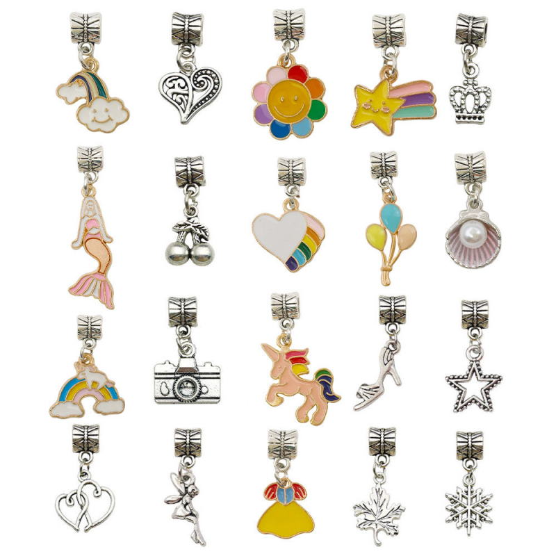 DIY gyerekeknek karkötőgyöngy készlet, elektroplattolt felületű vegyes anyagú gyöngyökkel és rajzfilmfigurás charmokkal