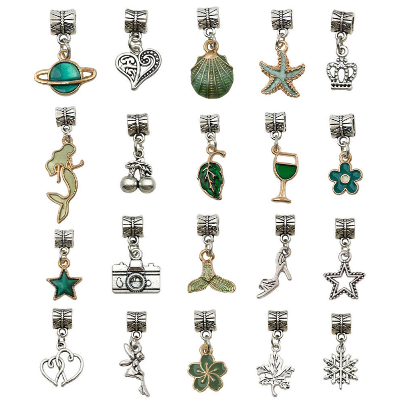 DIY gyerekeknek karkötőgyöngy készlet, elektroplattolt felületű vegyes anyagú gyöngyökkel és rajzfilmfigurás charmokkal