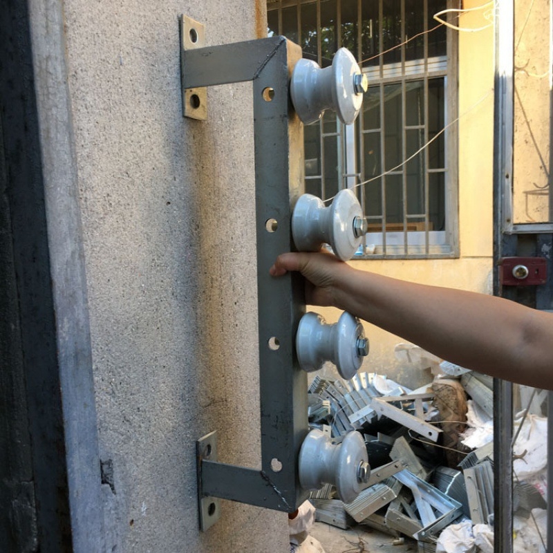 Trikampis geležinis kabelių laikiklis išoriniam sienai - Yangtang, modelis: Įvairūs