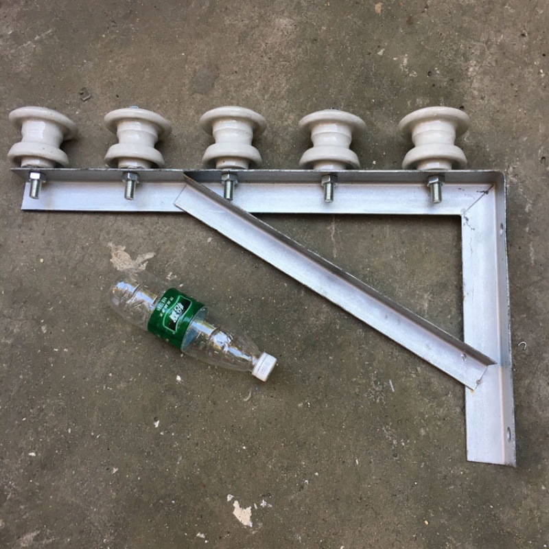 Trikampis geležinis kabelių laikiklis išoriniam sienai - Yangtang, modelis: Įvairūs