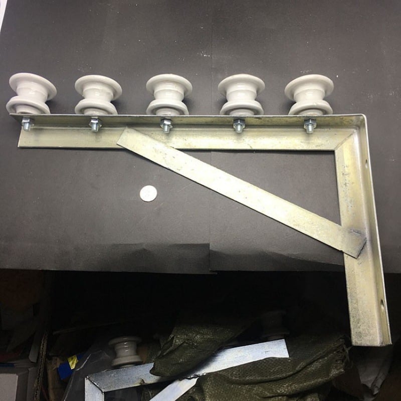 Trikampis geležinis kabelių laikiklis išoriniam sienai - Yangtang, modelis: Įvairūs