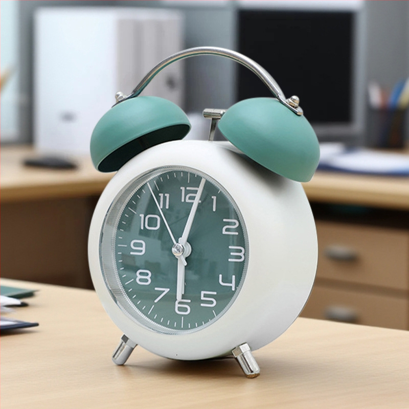 Rajzfilm asztali ébresztőóra LED és analóg kijelzővel, kvarc Aishida mozgás, elemről működik, fém ház, egyoldalas