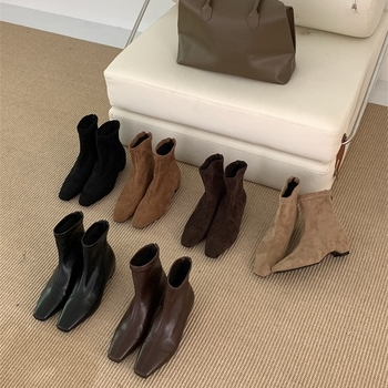 Moteriški Chelsea bateliai su kvadratine nosimi, stori žemi kulnai, viršelis iš odos skaldų patchwork, vidinis aukščio padidinimas