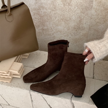 Moteriški Chelsea bateliai su kvadratine nosimi, stori žemi kulnai, viršelis iš odos skaldų patchwork, vidinis aukščio padidinimas