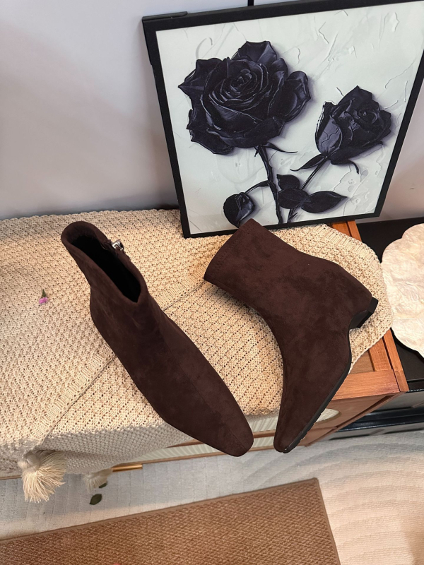 Moteriški Chelsea bateliai su kvadratine nosimi, stori žemi kulnai, viršelis iš odos skaldų patchwork, vidinis aukščio padidinimas