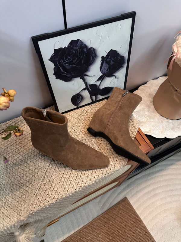 Moteriški Chelsea bateliai su kvadratine nosimi, stori žemi kulnai, viršelis iš odos skaldų patchwork, vidinis aukščio padidinimas