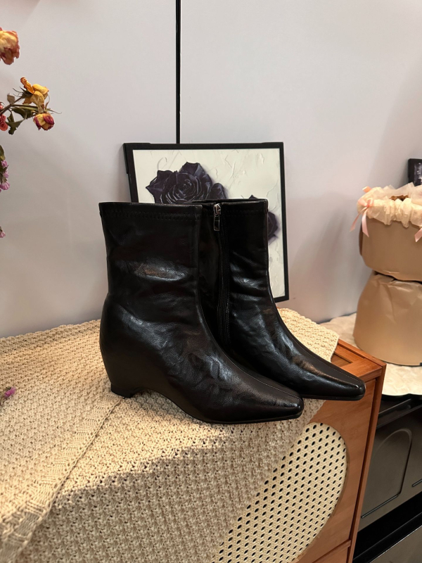 Moteriški Chelsea bateliai su kvadratine nosimi, stori žemi kulnai, viršelis iš odos skaldų patchwork, vidinis aukščio padidinimas