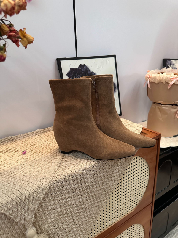 Moteriški Chelsea bateliai su kvadratine nosimi, stori žemi kulnai, viršelis iš odos skaldų patchwork, vidinis aukščio padidinimas