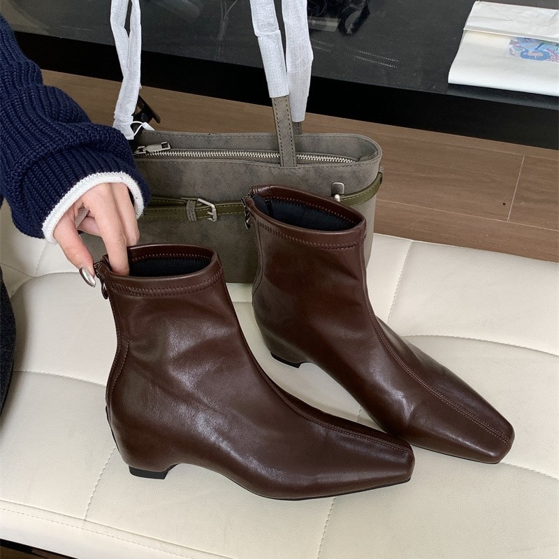 Moteriški Chelsea bateliai su kvadratine nosimi, stori žemi kulnai, viršelis iš odos skaldų patchwork, vidinis aukščio padidinimas