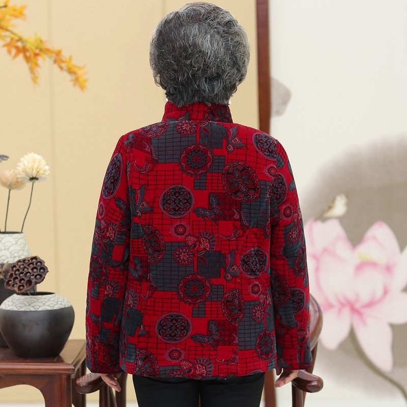 Zimska podstavljena jakna za starije žene; dugi rukavi; materijal: ovčja vuna; glavni materijal: PVC