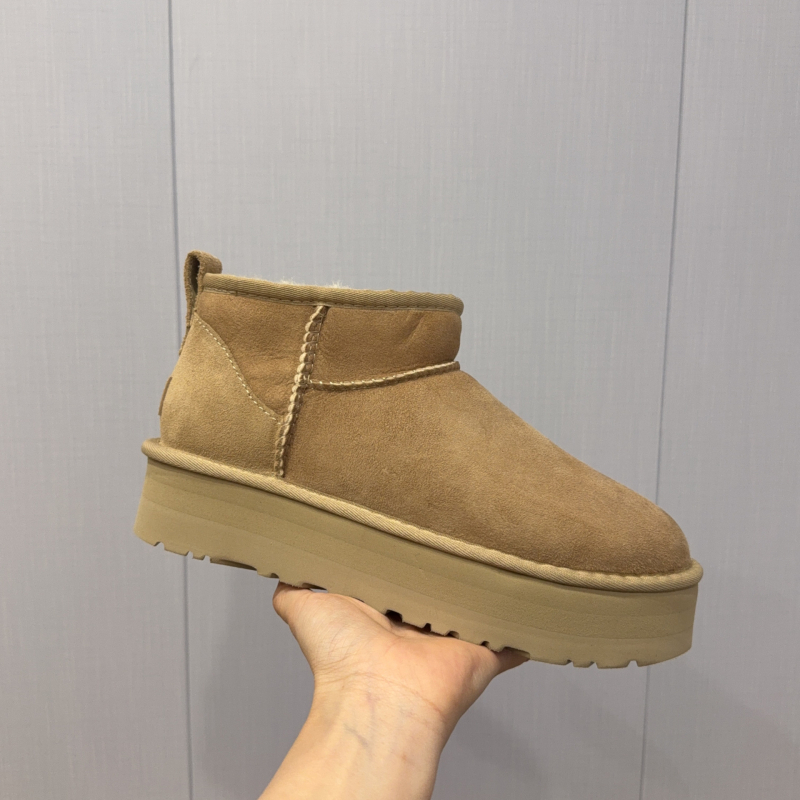 Žiemos sniego bateliai su kailio ir odos viršutine dalimi, viduje megzti vilnos įdėklai, EVA padas, platforma, slip-on