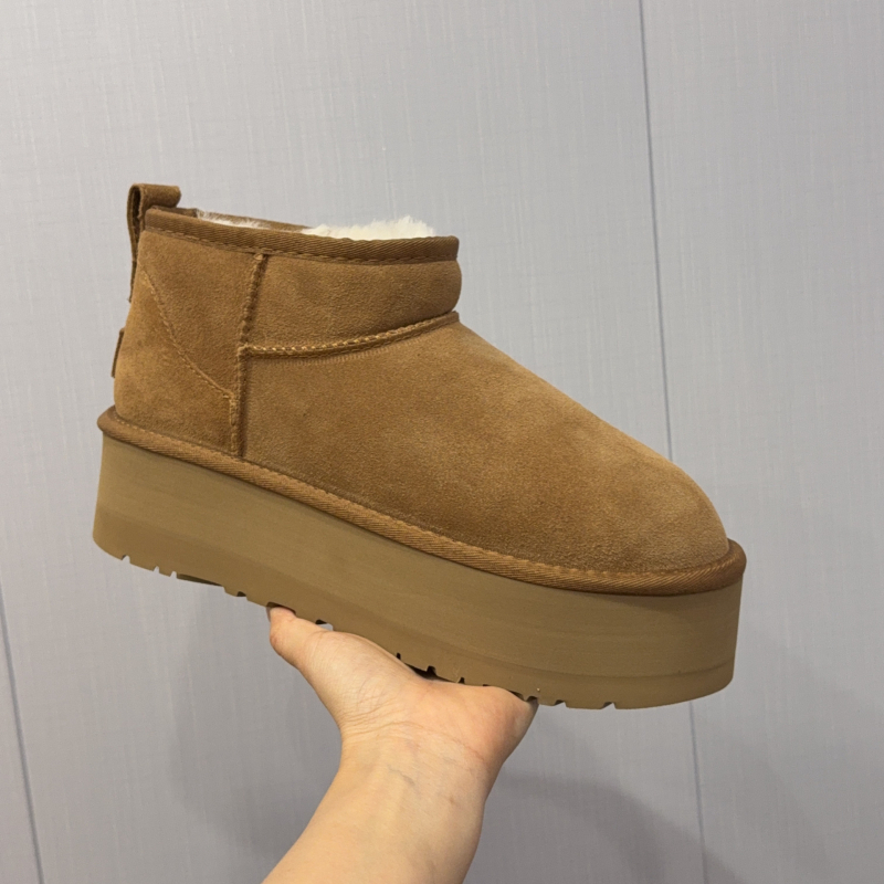 Žiemos sniego bateliai su kailio ir odos viršutine dalimi, viduje megzti vilnos įdėklai, EVA padas, platforma, slip-on