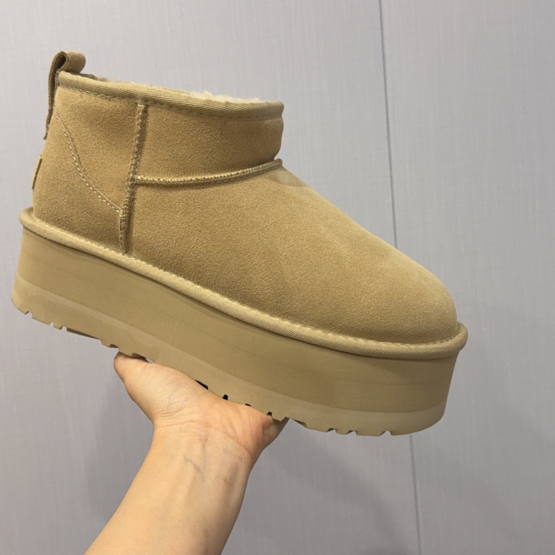 Žiemos sniego bateliai su kailio ir odos viršutine dalimi, viduje megzti vilnos įdėklai, EVA padas, platforma, slip-on